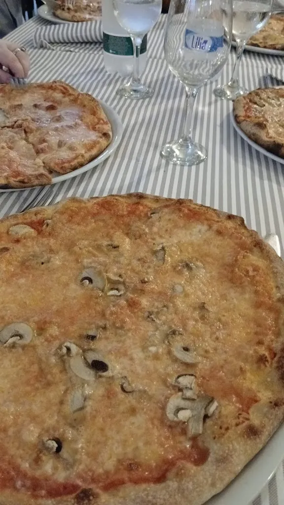 mary raff_TRATTORIA PIZZERIA FANTASY - Mola di Bari (Bari)_Mola di Bari_review