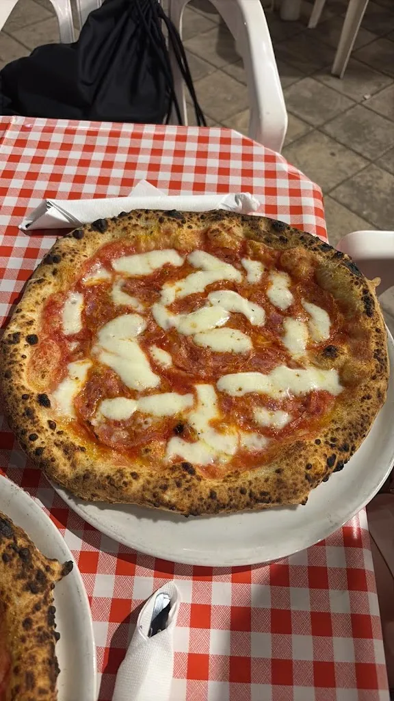 Balázs Csontos_DAM -Pizza Experience-_Mola di Bari_review