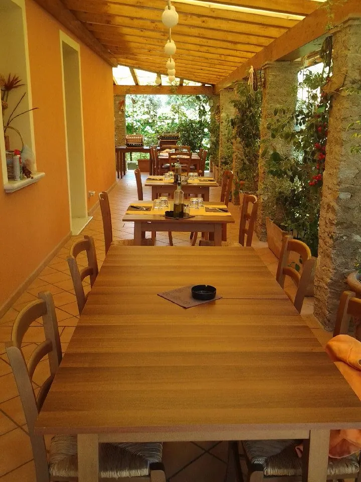 Trattoria Sei Ponti restaurant in Montignoso