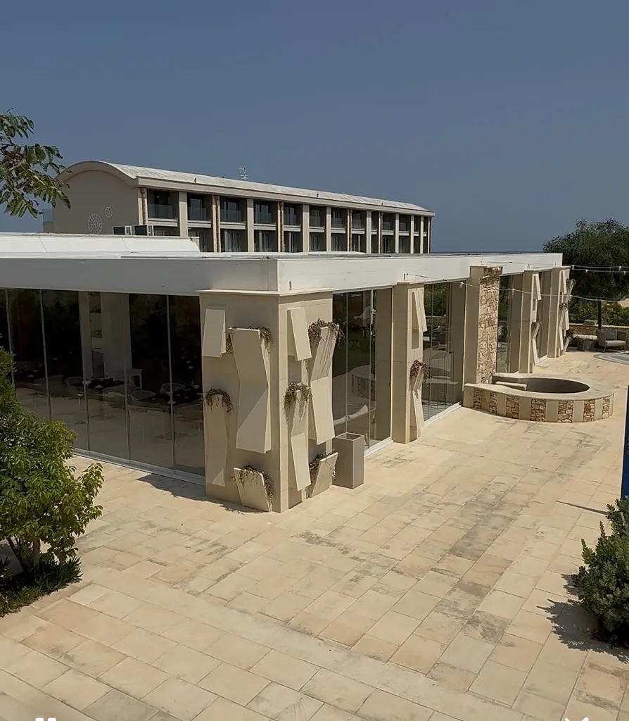 Gabriel Mandea_Sà di Mare_Mola di Bari_review