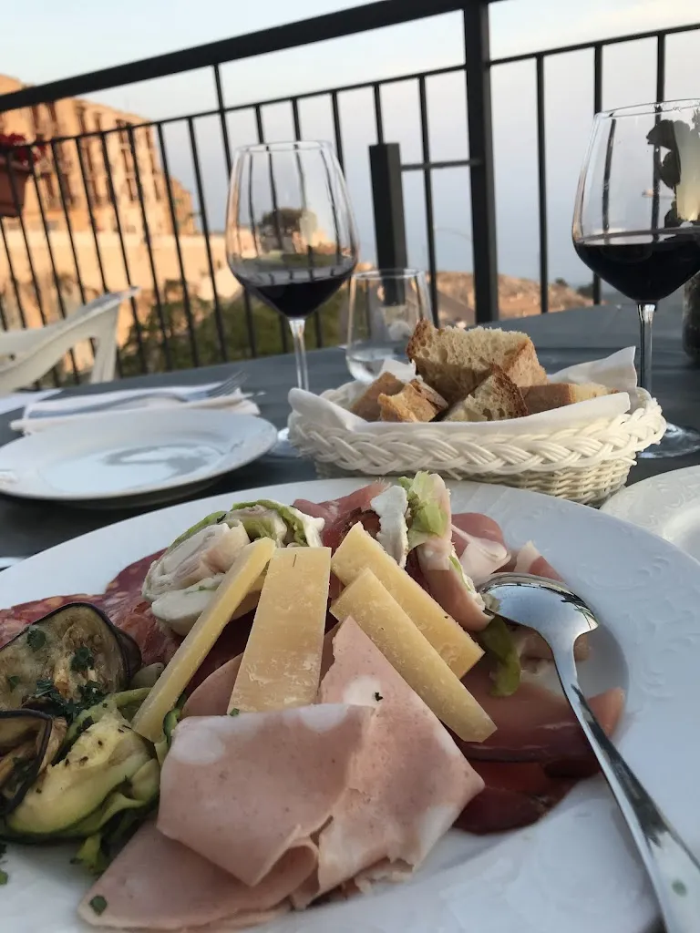 Olivia Oberle Ruiz_La Rocca - Ristorante, bar, pizzeria_Monte Sant'Angelo_review