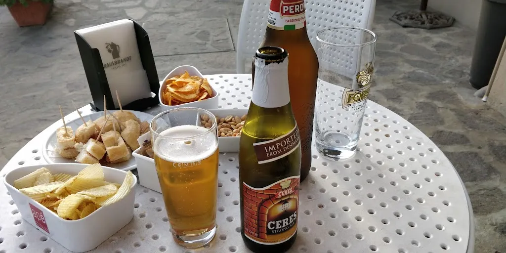 Benjamin ten Berge_Glamour Cafe_Piazza al Serchio-San Michele_review