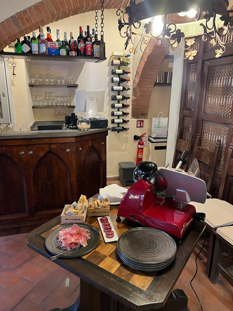 La Dispensa Osteria Enoteca restaurant in Peccioli