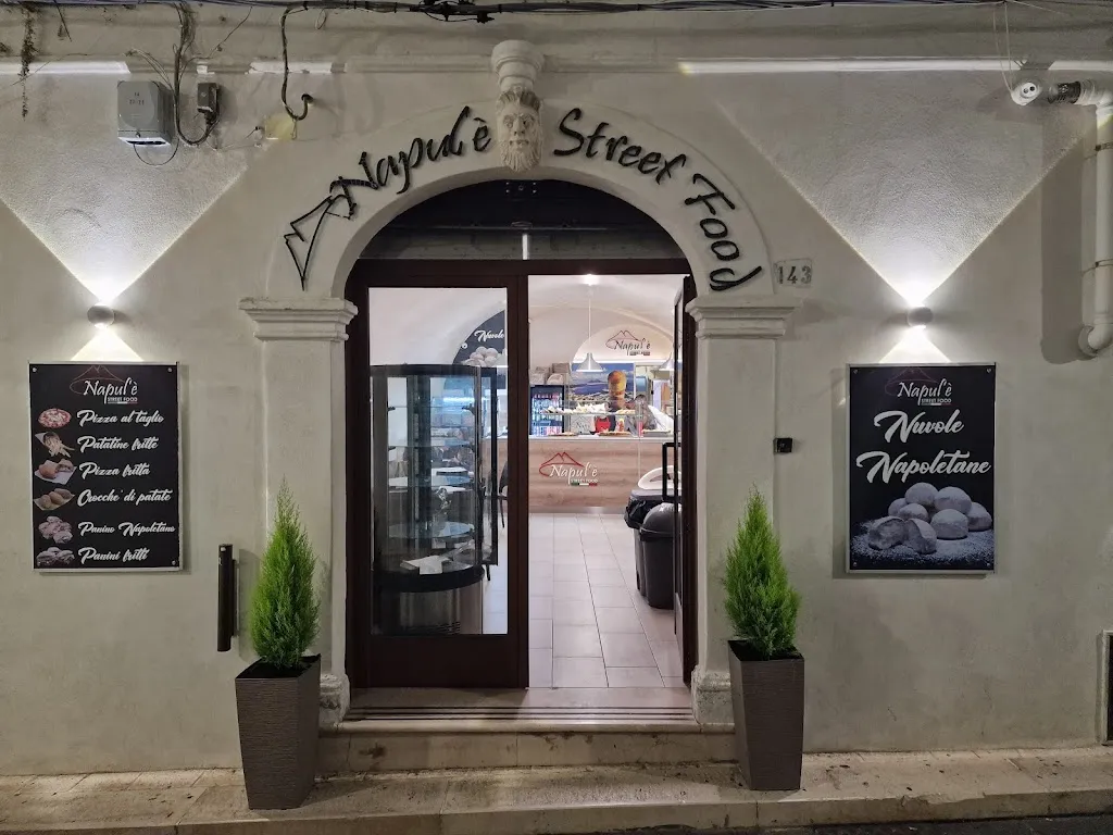 Napul'è Street Food restaurant in Monte Sant'Angelo