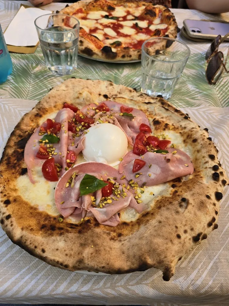 Simon Z_Pizzeria Mondo Pizza_Piombino_review