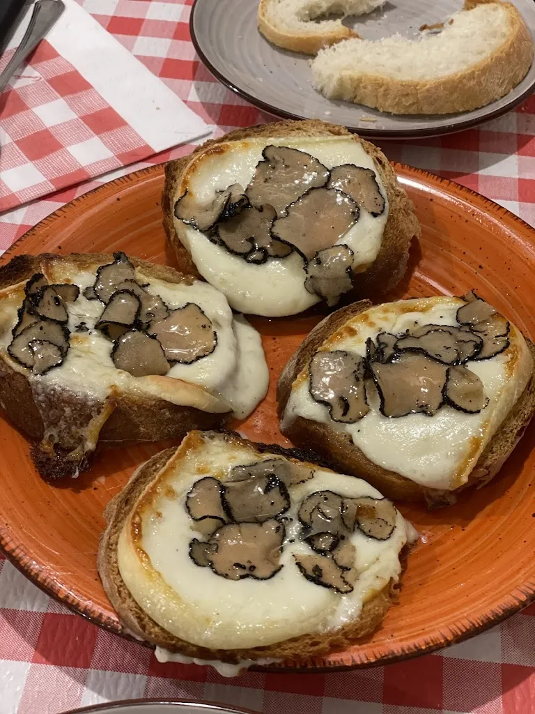 Ginny Zhu_La pecora nera Bottega gastronomica osteria_Pienza_review