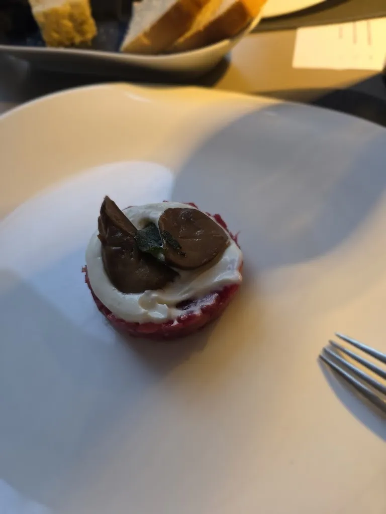 Stuart Hoegner_Daria_Pienza_review