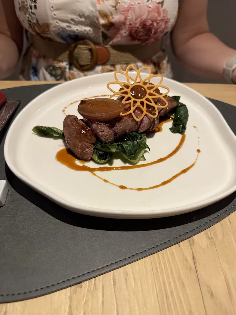 Claude Jetlag_Deb's Lounge_Pienza_review