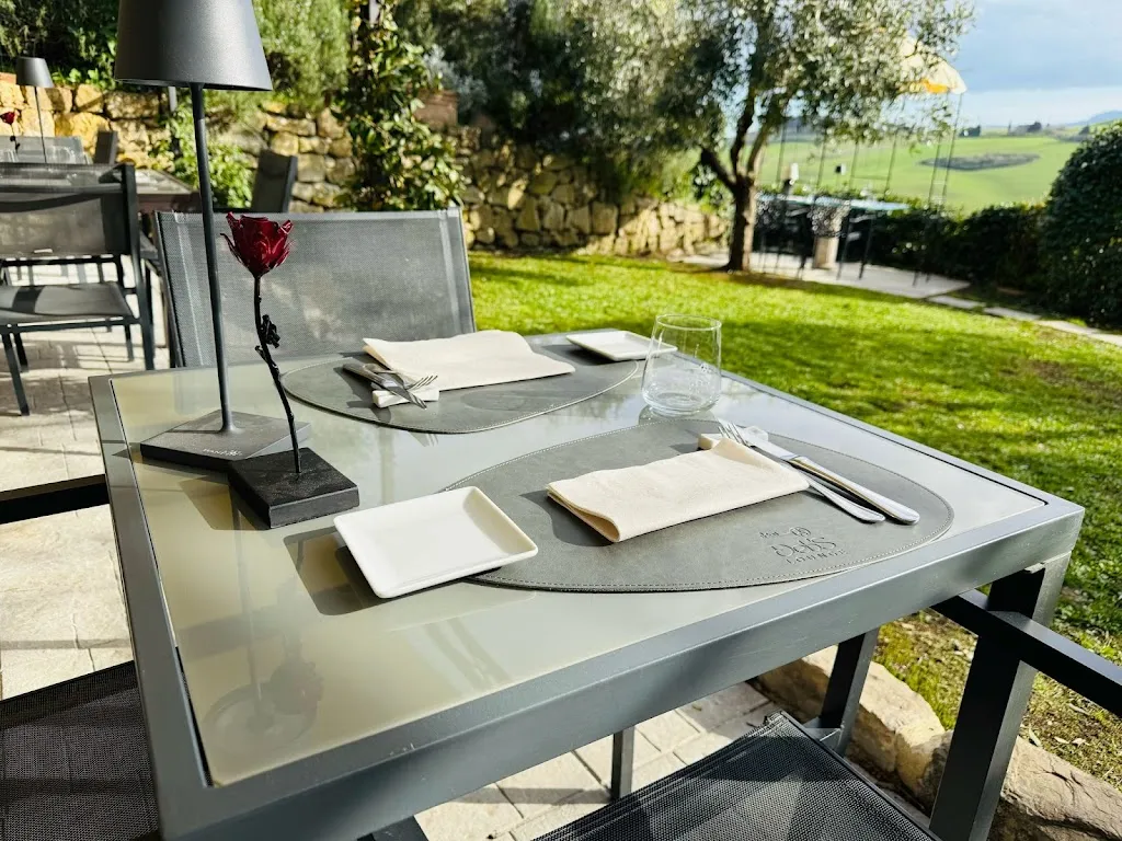 Deb's Lounge_Pienza_slider_image_1