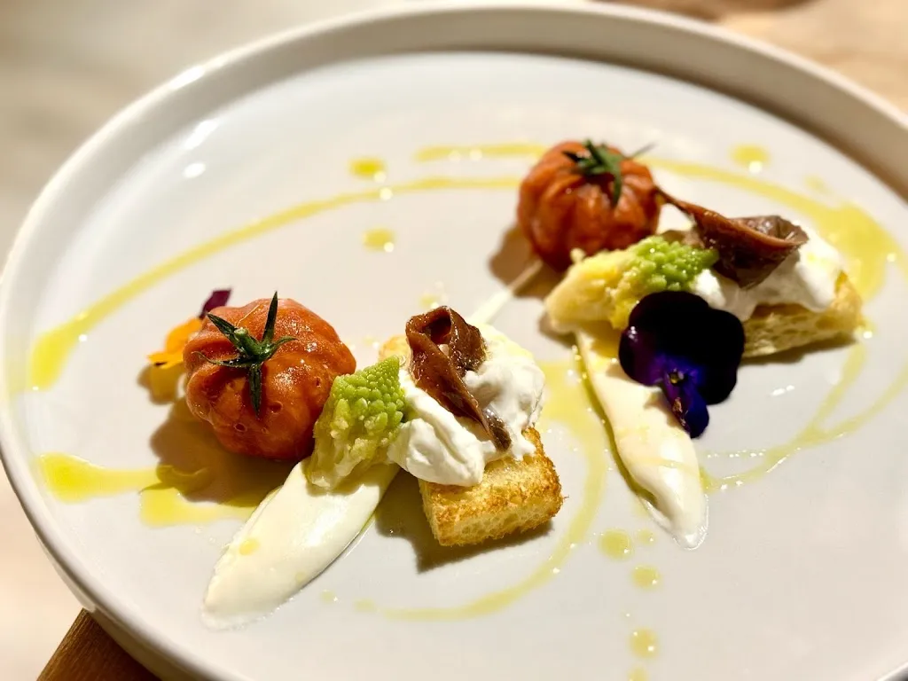 Deb's Lounge_Pienza_slider_image_3