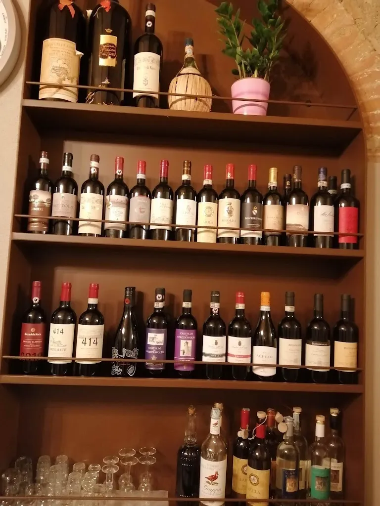 Trattoria Piazza Di' Gioco restaurant in Poggibonsi