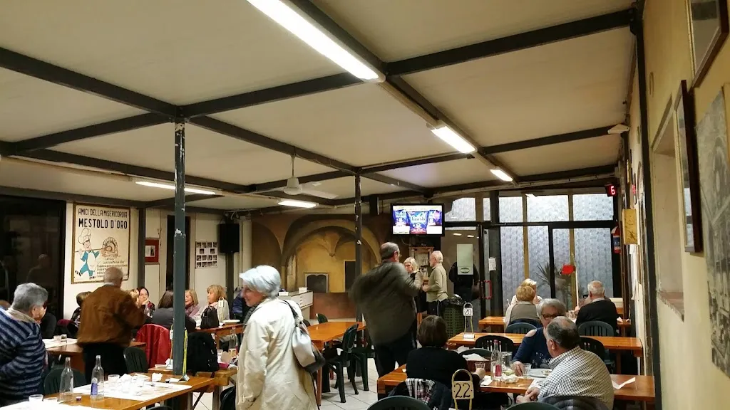 Circle M.C.L. THE GOLDEN LADLE restaurant in Poggio A Caiano