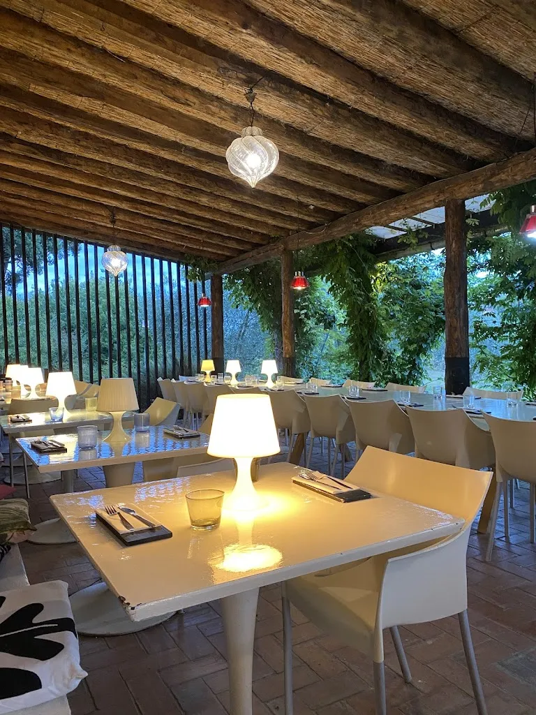 Pizzeria Pomodoro restaurant in Ponticino