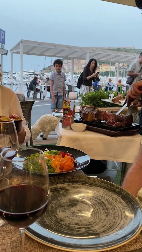 Raphael Baumgartner_L'Isola Felice - Porto Ercole_Porto Ercole_reseña