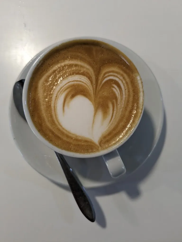 J. Bee_Tychè_Pontedera_review