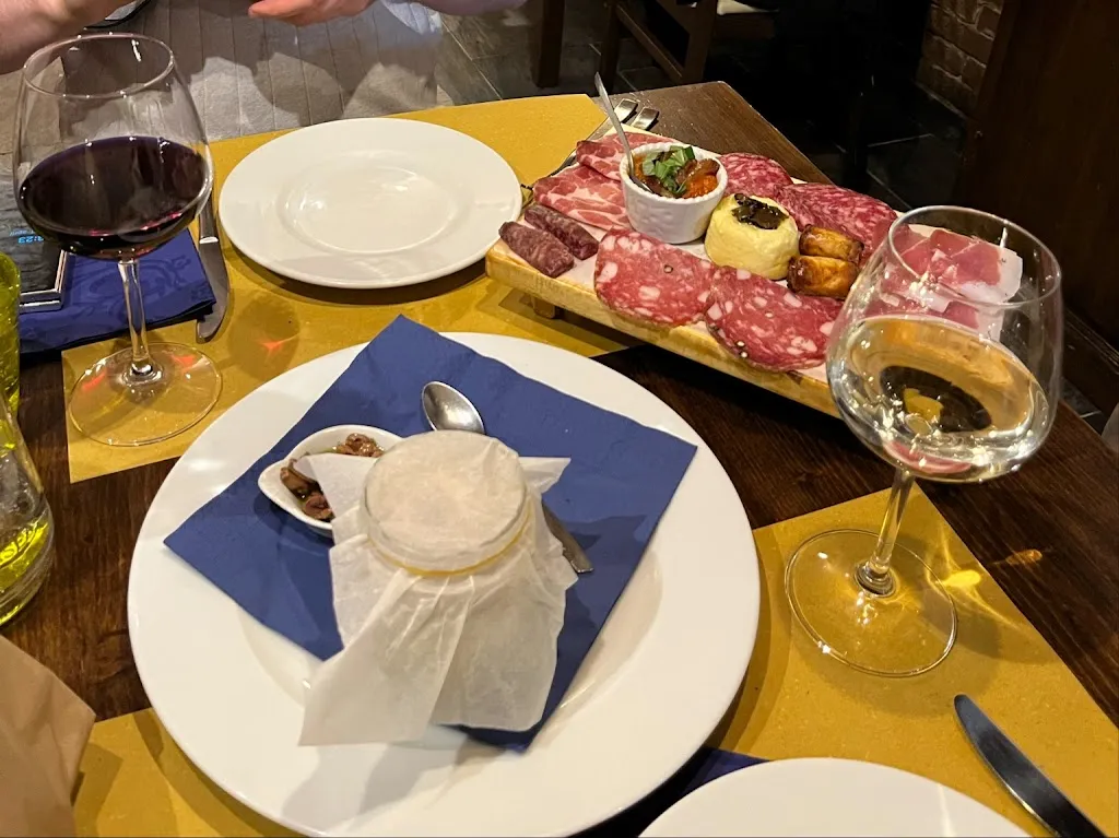 Hanne Østeby_Osteria La Sosta di Violante - La corte di San Giorgio_Provincia di Siena_review