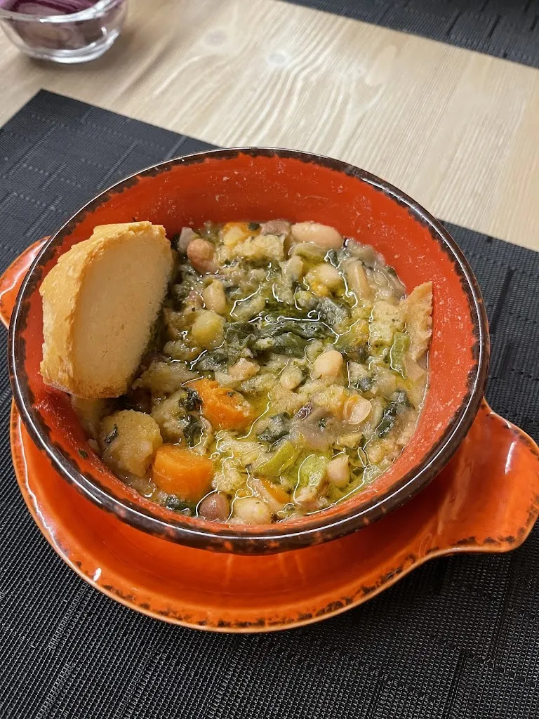 Jamie Nicole Silverstein_Pizza Hot_Radda in Chianti_review