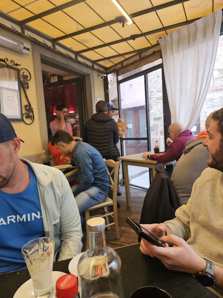 Jinga Ștefan_Pizza Hot_Radda in Chianti_review