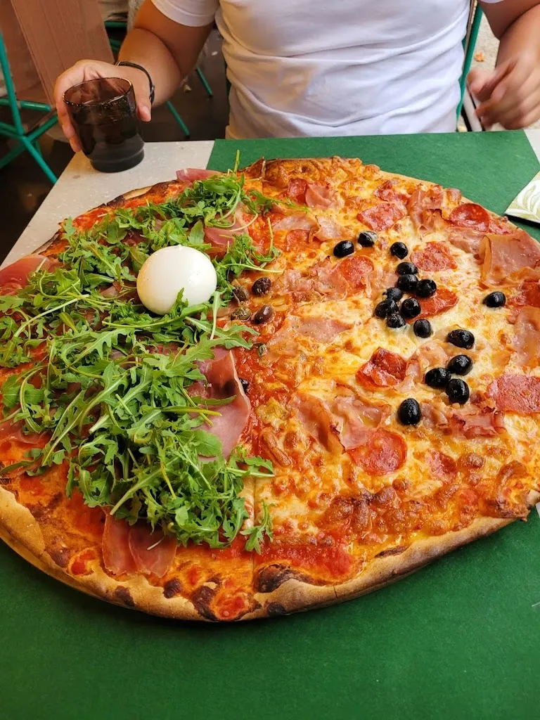 Ádám Czikó_Pizza Pie_Radda in Chianti_review