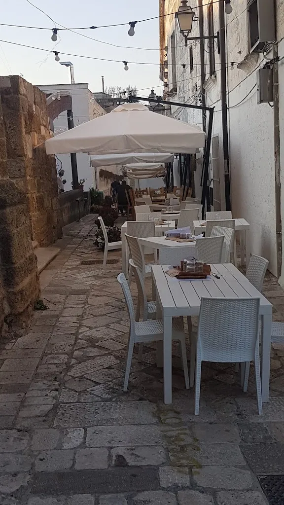 Il Mangiameduse restaurant in Mesagne