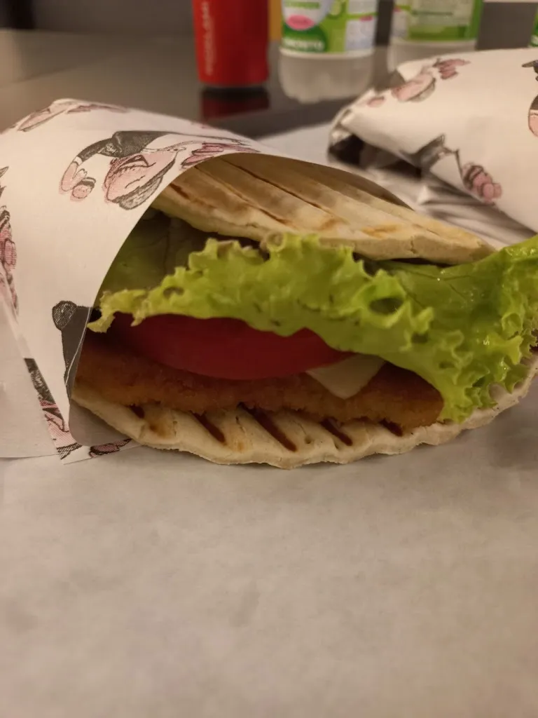 Lady urbex_La taverna di Poldo 1995_Provincia di Prato_review