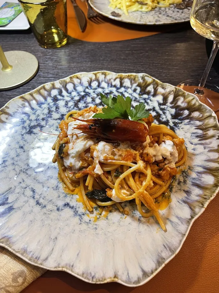 Гулим Калменбаева_Enó_Provincia di Prato_review