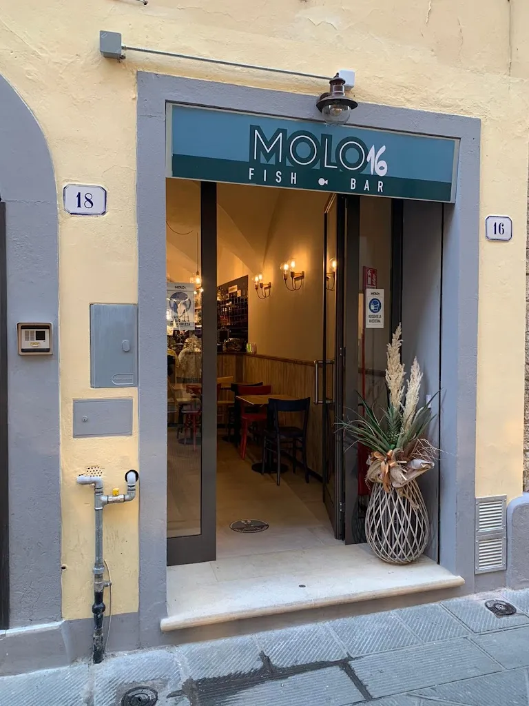Molo16 Fishbar restaurant in Provincia di Prato