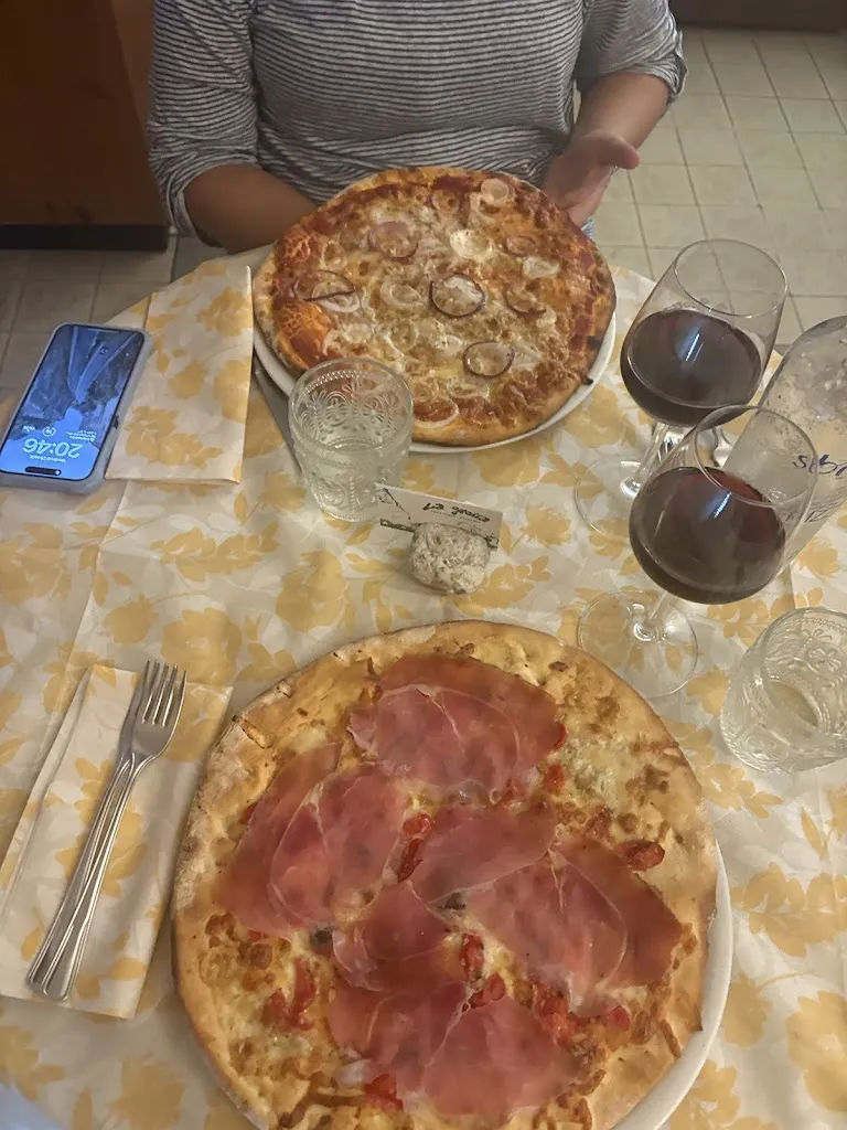 Jeanne Cormerais_Trattoria Pizzeria La Grotta Di Lorenzoni Lucia_Roccalbegna_review