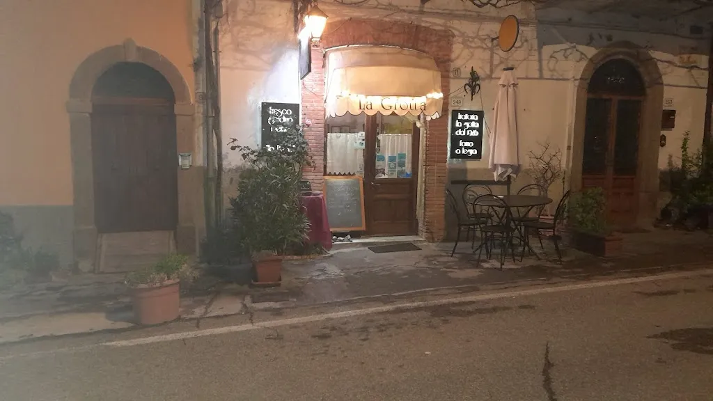 Trattoria Pizzeria La Grotta Di Lorenzoni Lucia_Roccalbegna_slider_image_1