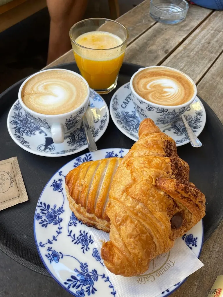 Nikolaus Bereczky_Bar La Piazza_Rio nell'Elba_review