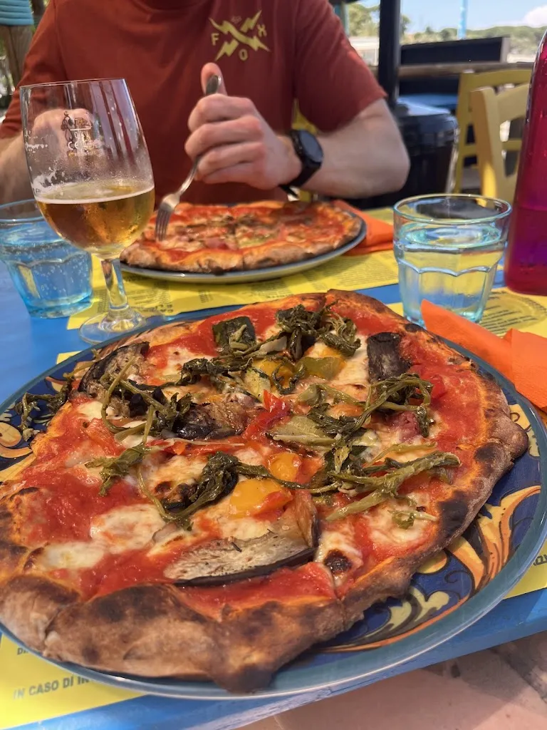 Angie Bouvier_Mistral cafe_Rio nell'Elba_review