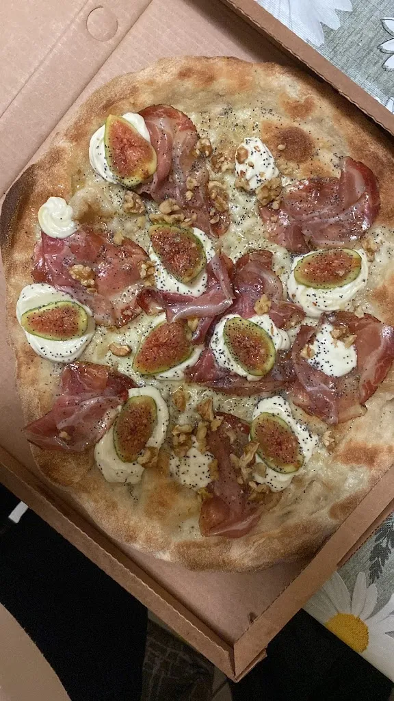 Giulia Travaglini_Pizzeria Da Alfredo_San Cipriano-S.Barbara-Centinale_review