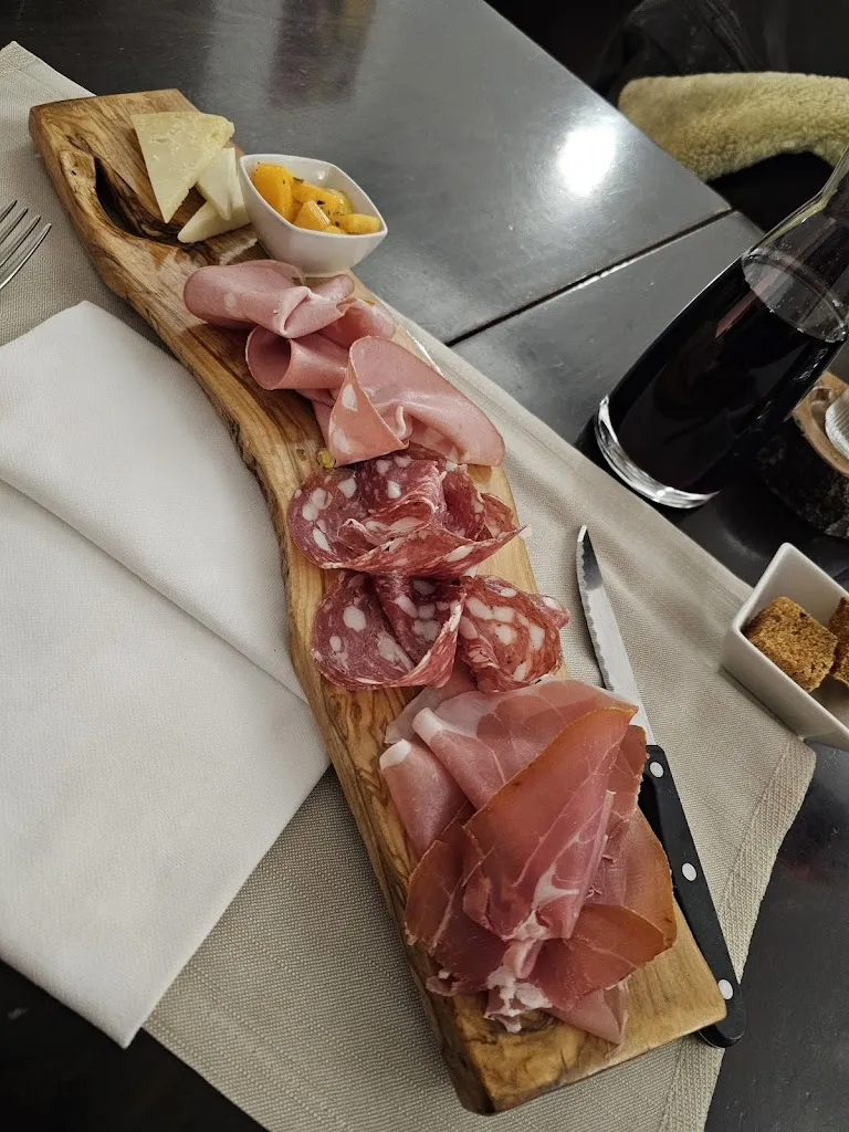 John van Straalen_Volpe_Rosignano Marittimo_review