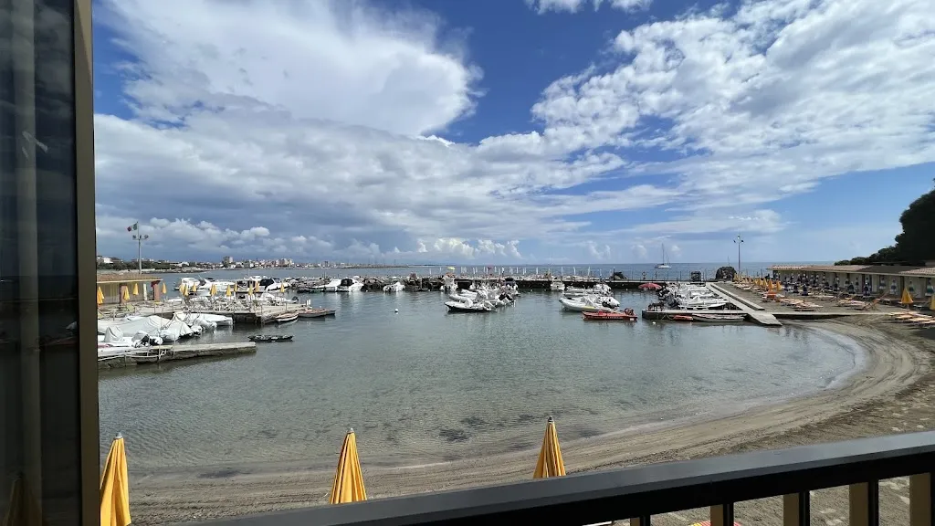 Martin Gröning_3 Scogli Stabilimento Balneare e Ristorante_Rosignano Solvay-Castiglioncello_review