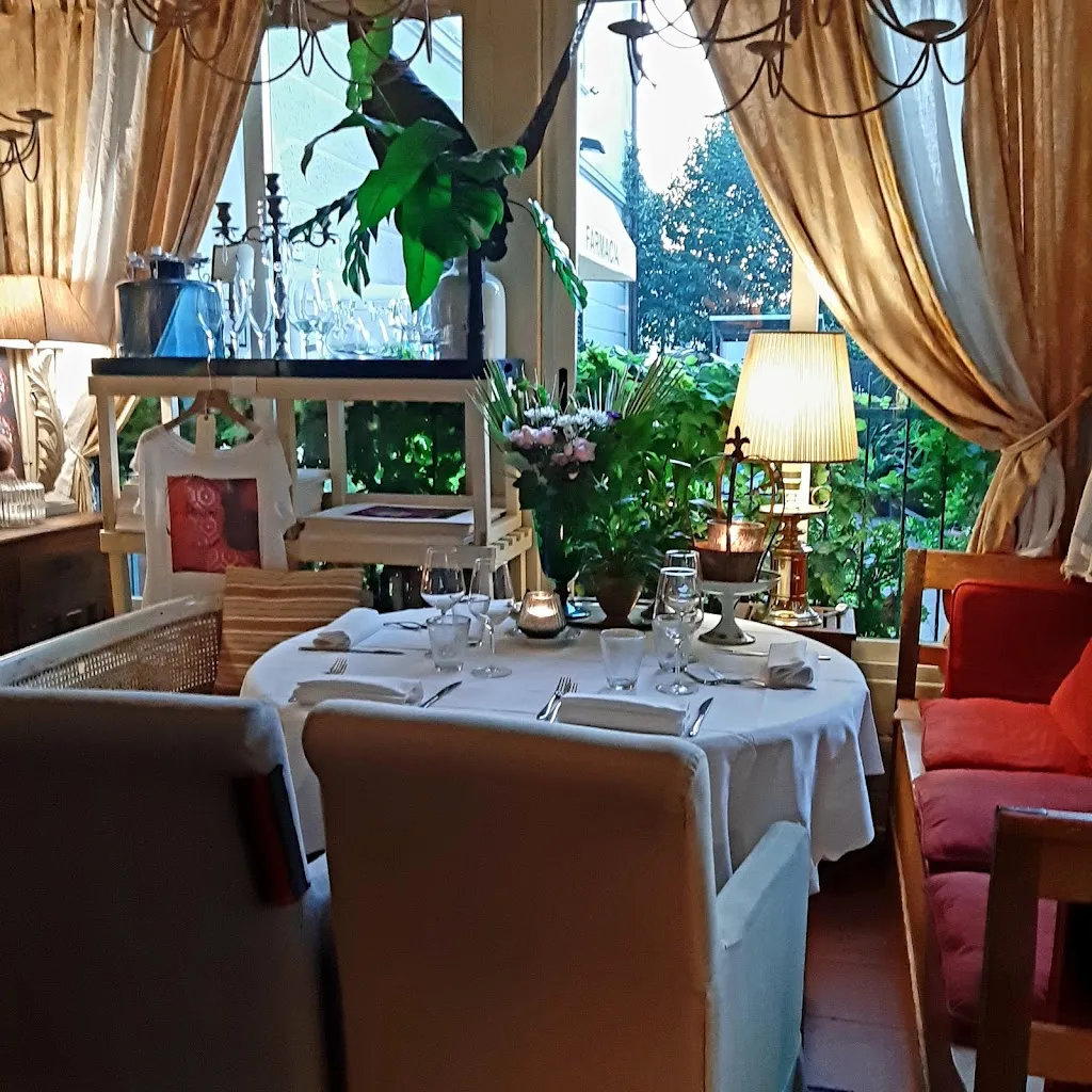 Station Gallery di Lipari Vincenzo restaurant in Rosignano Solvay-Castiglioncello