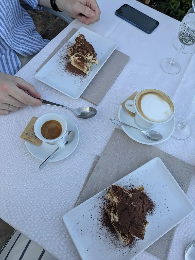 Yana Bakounovitch_Le Vecchie Mura_San Gimignano_review