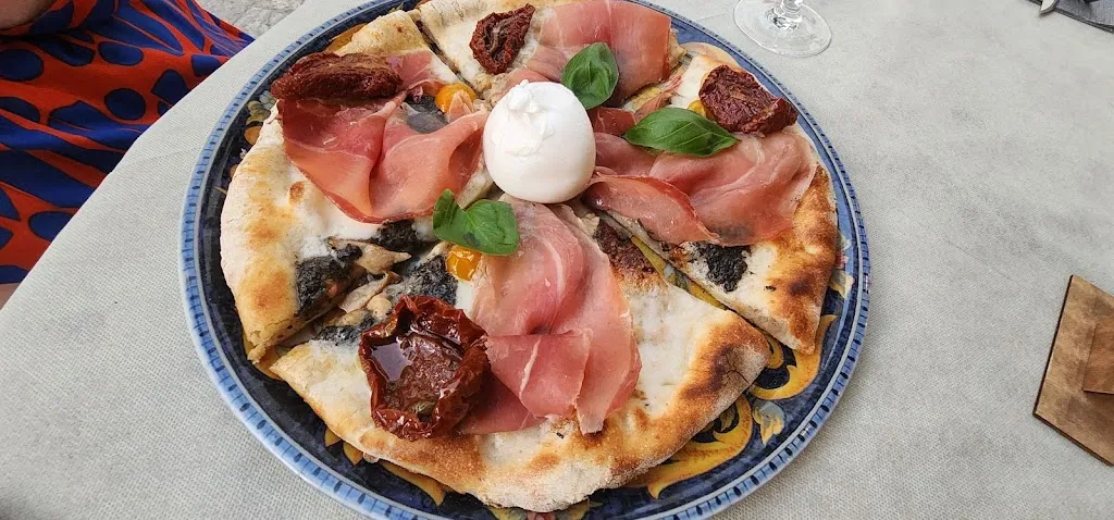 Berkay Gezen_Morus Pizzeria Contemporanea Food & Cocktails bar_Mesagne_review