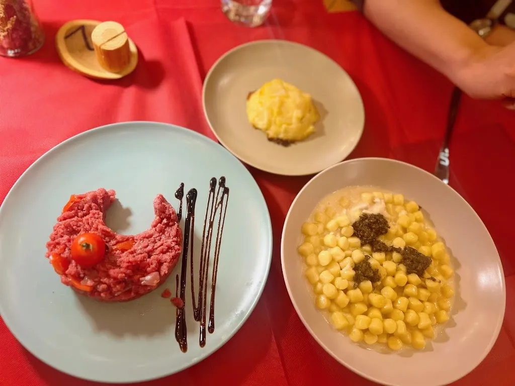 Loa Kim_Pub le Rocce_Santa Fiora_review