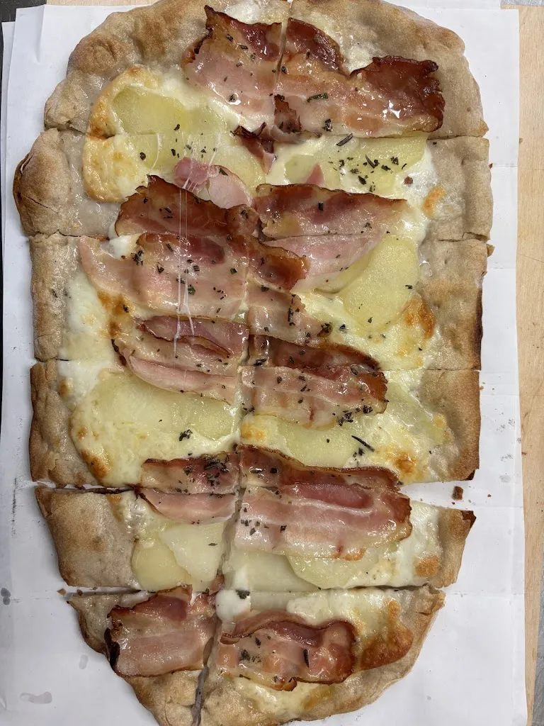 IL BORGO - L'ottima pizza di Filippo restaurant in Seravezza