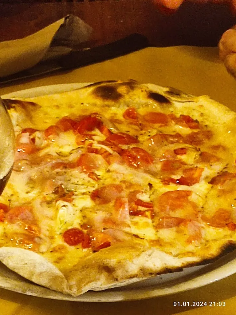 Claudia Jordan_Pizzeria Il Nuraghe_Seravezza_review