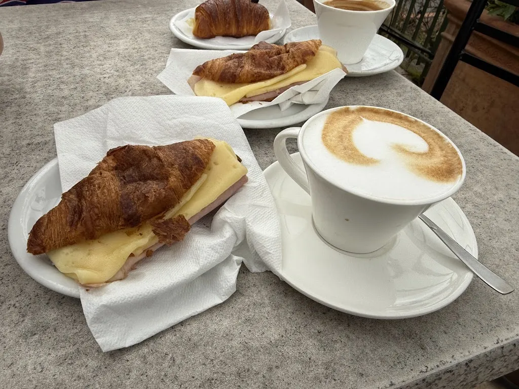 Megan Loper_Bar Il Caffe in Piazza_Strada in Chianti_review