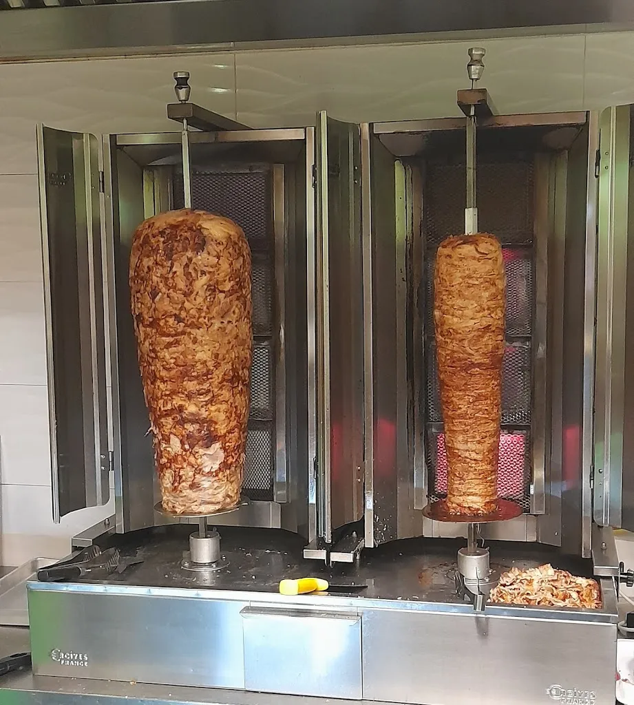 Faizaan pizzeria kebab restaurant in Torrita di Siena