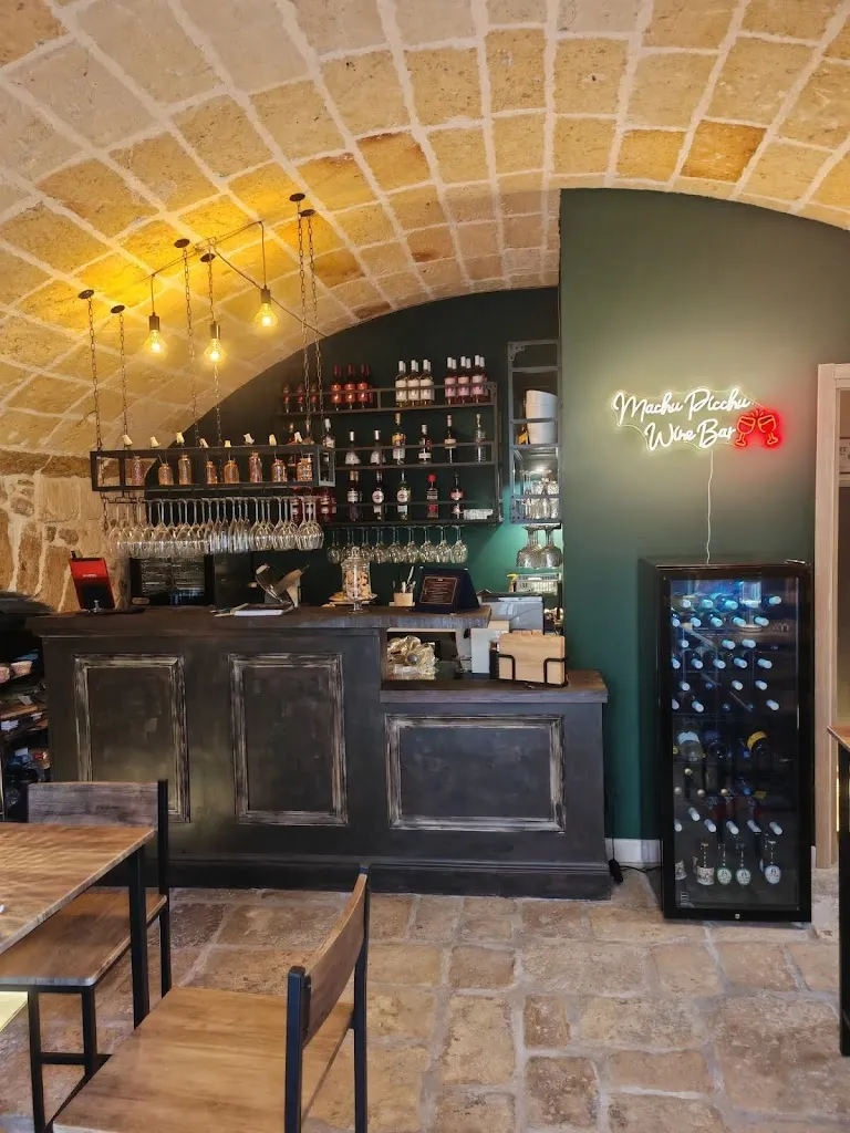 Luna Giudici_Machu Picchu Wine Bar_Mesagne_review