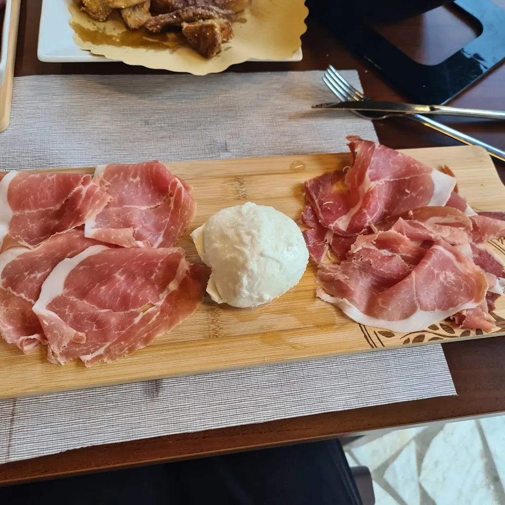 Saskia van der laan_Ristorante Aperitivi Il Camaleonte_Torre del Lago Puccini_review