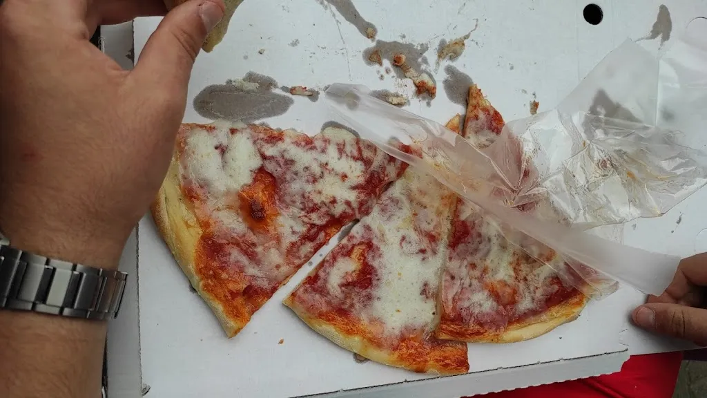 Ben Dahmen_Pizzeria al taglio al 27_Torre del Lago Puccini_review