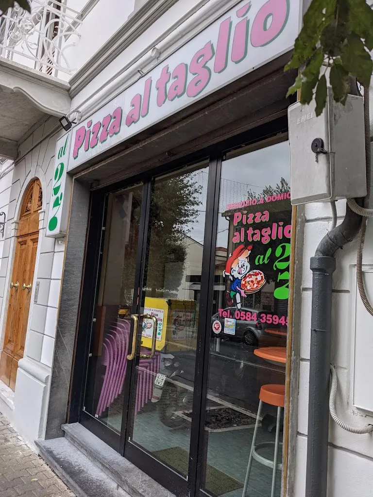 Pizzeria al taglio al 27 restaurant in Torre del Lago Puccini