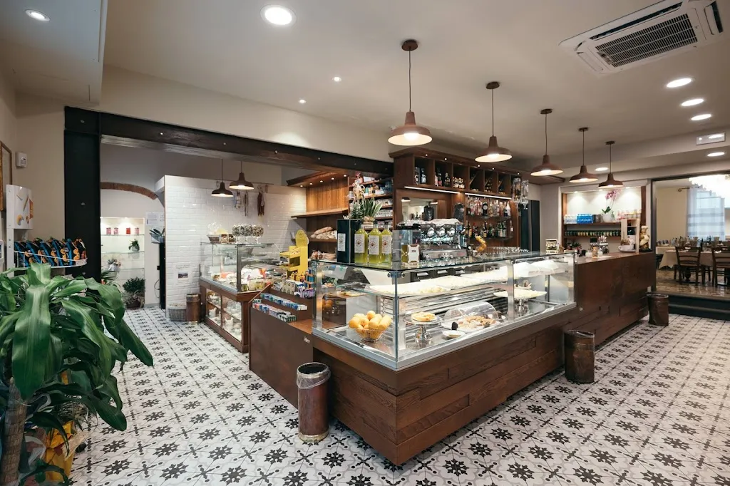 Old Bar Cafeteria La Foresta restaurant in Vaiano