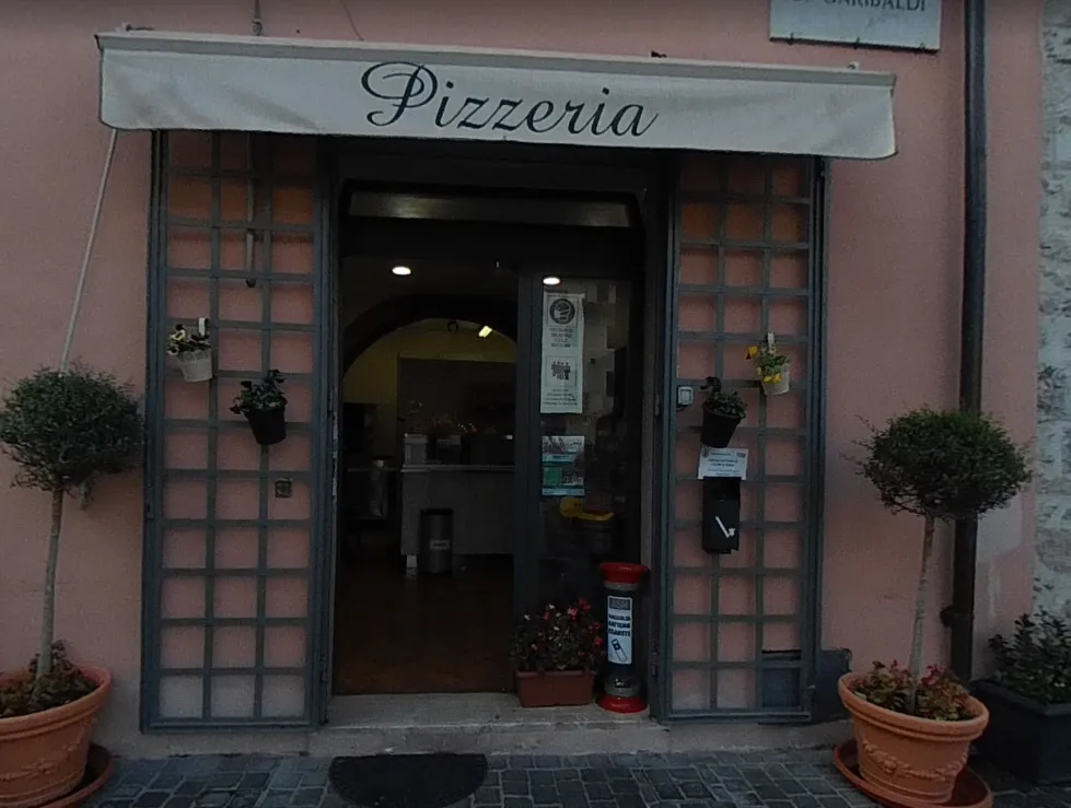 Pizza in Piazza_Arrone_slider_image_1