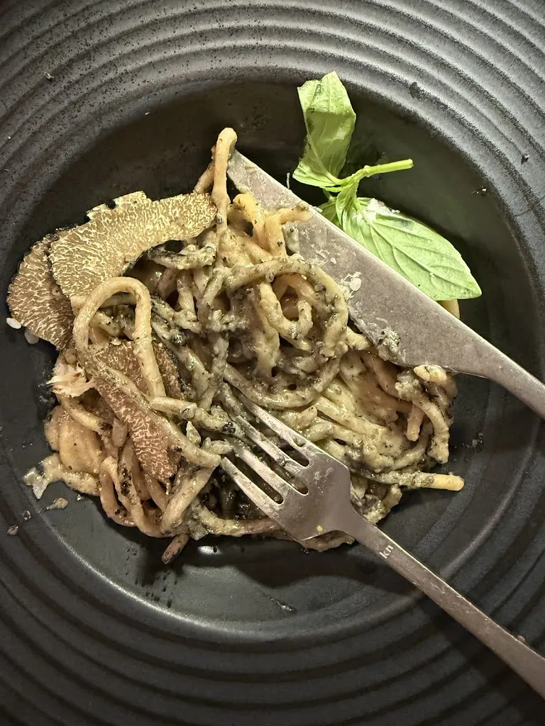 Angelina Adzhyiska_La piazzetta delle erbe_Assisi_review