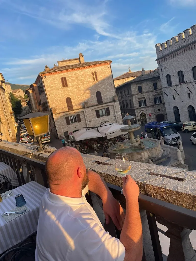 Lee David Dono_Taverna dei Consoli_Assisi_review